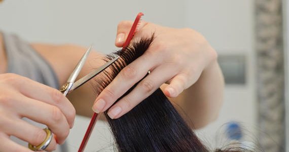 Come utilizzare le forbici da sfoltitura per capelli?